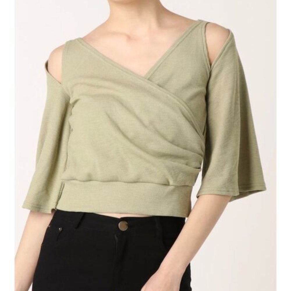 Open shoulder top